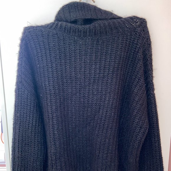 Knit Turtle Neck Sweater || Black - Picture 4 of 5